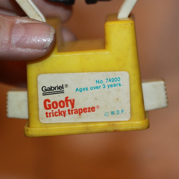 1977 Walt Disney Goofy Gabriel Tricky Trapeze Child Toy Hong Kong - Picture 2 of 4